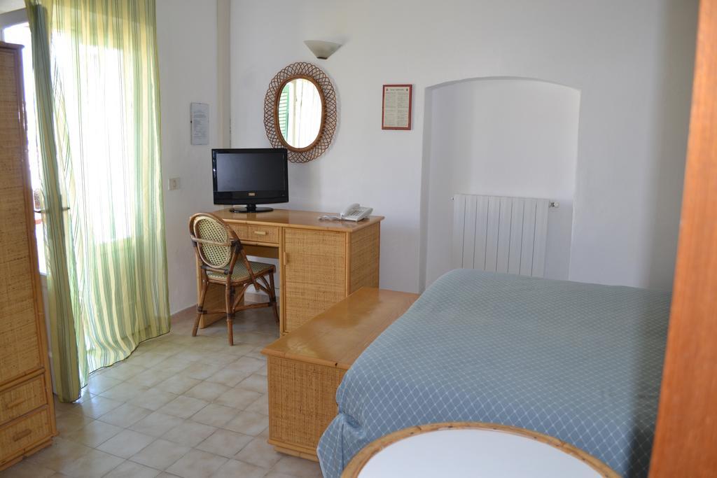 Hotel Scoglio Bianco بورتوفيرّايو الغرفة الصورة